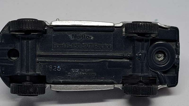 Model Trains/Track Die Cast 1/64 Scale 1 x Maistro Ford F-150 SVT Raptor.