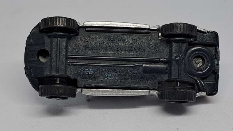 Model Trains/Track Die Cast 1/64 Scale 1 x Maistro Ford F-150 SVT Raptor.