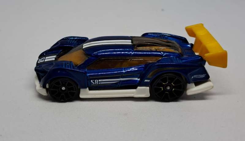 Model Trains/Track Die Cast 1/64 Scale 1 x Hot Wheels 2013 Super Blitzen.