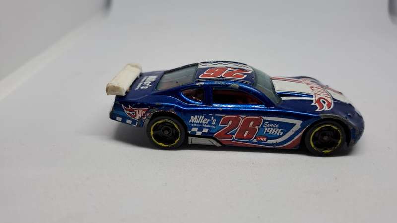 Model Trains/Track Die Cast 1/64 Scale 1 x Hot Wheels 2008 Circle Tracker.