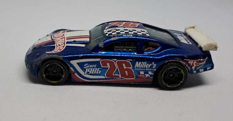 Model Trains/Track Die Cast 1/64 Scale 1 x Hot Wheels 2008 Circle Tracker.