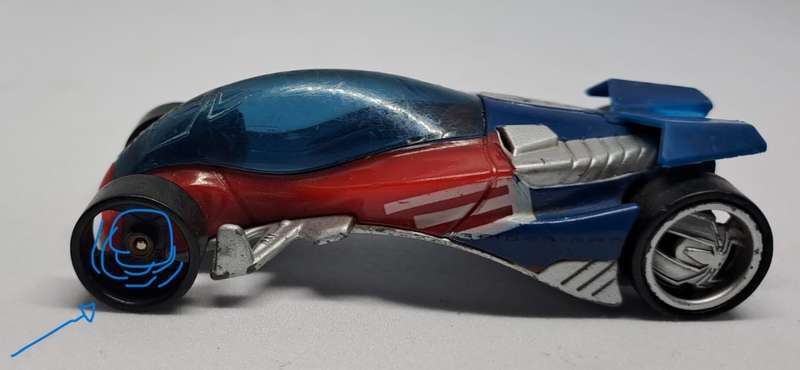 Model Trains/Track Die Cast 1/64 Scale 1 x Hot Wheels 2003 Marvel Characters. One missing rim.