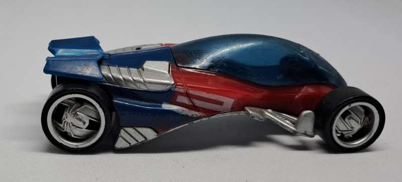 Model Trains/Track Die Cast 1/64 Scale 1 x Hot Wheels 2003 Marvel Characters. One missing rim.