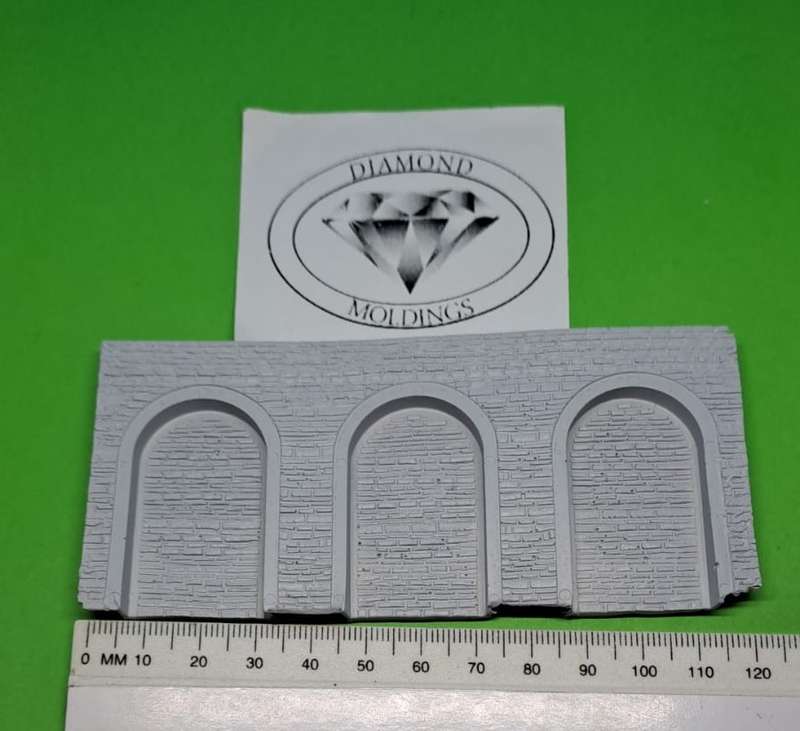 Model Trains N Scale - Retaining Wall - 118mm x 8mm x 53mm