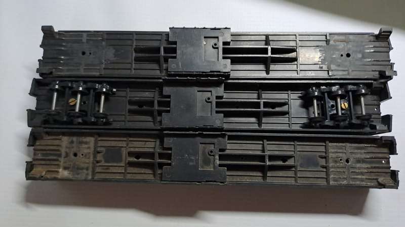 Model Trains H0 Coaches x3. Sold as is.