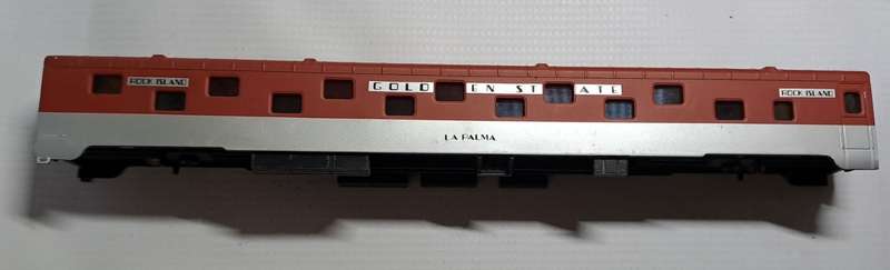 Model Trains H0 Coaches x1 La Palma. Sold as is.