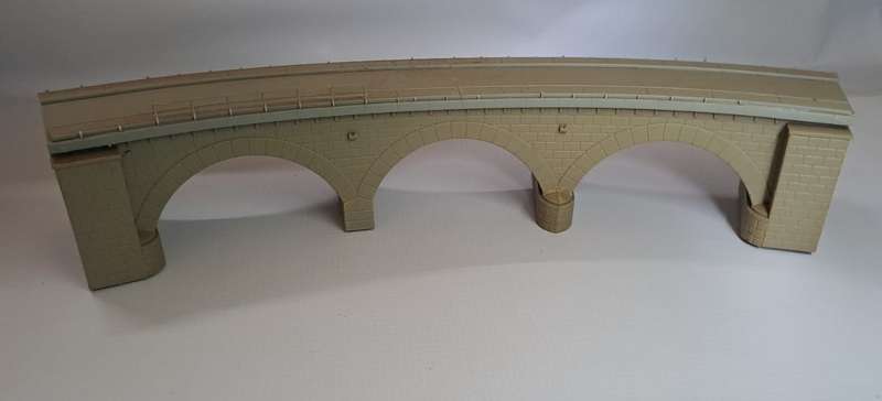 Model Trains HO Scale 1 x Railway Curved bridge. See pics. 340mm x 80mm x 70mm.