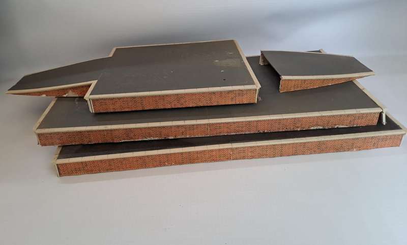 Model Trains HO Scale 1 x Railway Station platform (wide). See pics.  1090mm x 170mm x 18mm