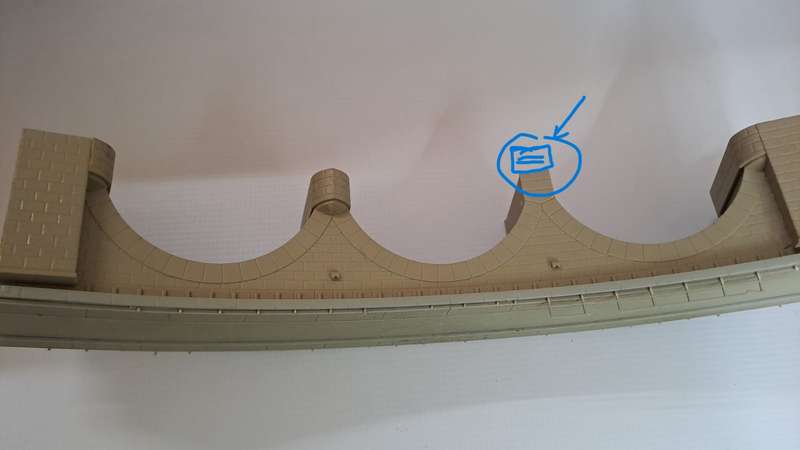 Model Trains HO Scale 1 x Railway Curved bridge. See pics. 340mm x 80mm x 70mm.
