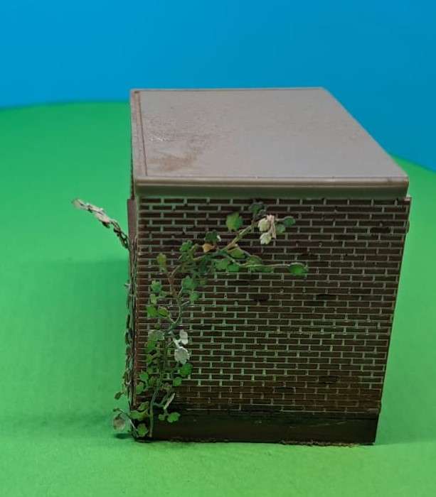 Model Trains HO Scale - Small Garage to go on side of building. 45mm x 35mm x 40mm.