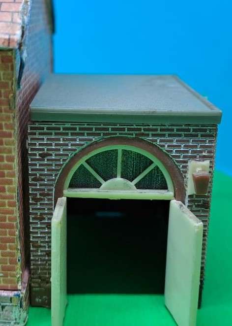Model Trains HO Scale - Small Garage to go on side of building. 45mm x 35mm x 40mm.