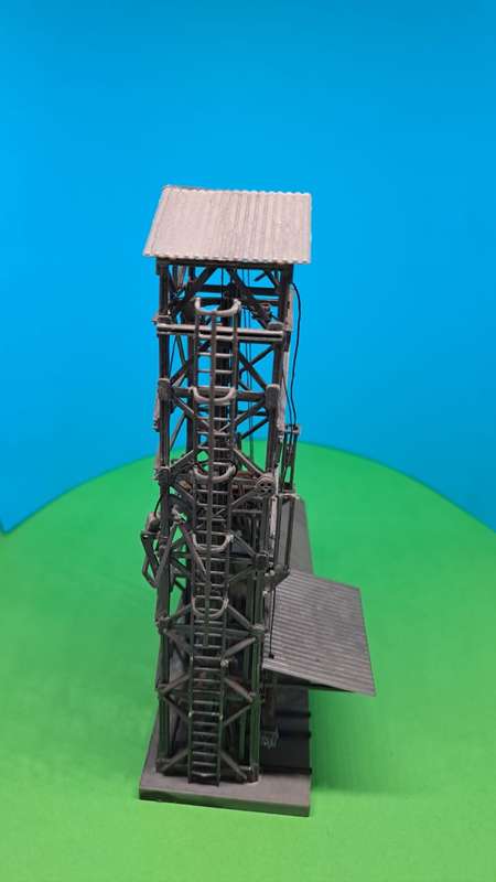 Model Trains HO/N Scale - Coal Tower, was on H0 layout, but looks like N-Scale 88mm x 39mm x 140mm.