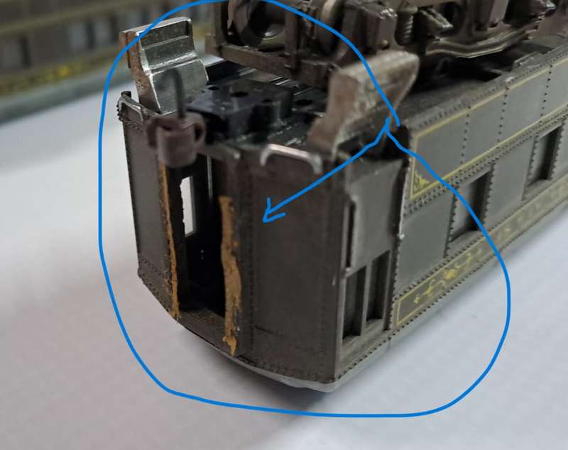 Model Trains HO 2 x Rivarossi Pullman Coaches, with metal wheels & Kadee couplers (One missing).