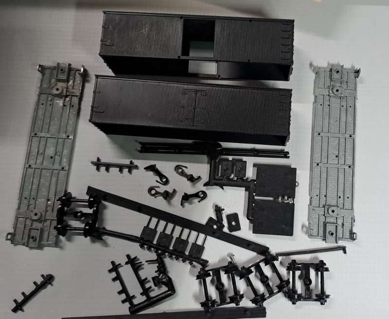 Model Trains HO 2 x Rondhouse - Box Cars (Sold as is -Incomplete (Sold as is - Incomplete?) See pics