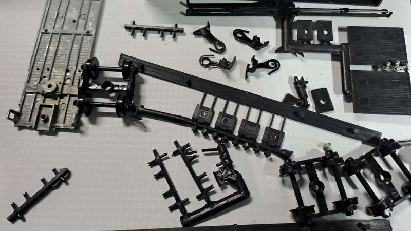 Model Trains HO 2 x Rondhouse - Box Cars (Sold as is -Incomplete (Sold as is - Incomplete?) See pics