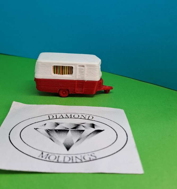 Model Trains HO 1 x Caravan Single Axis - Two tone color (Red) - 50mm x 20mm x 24mm