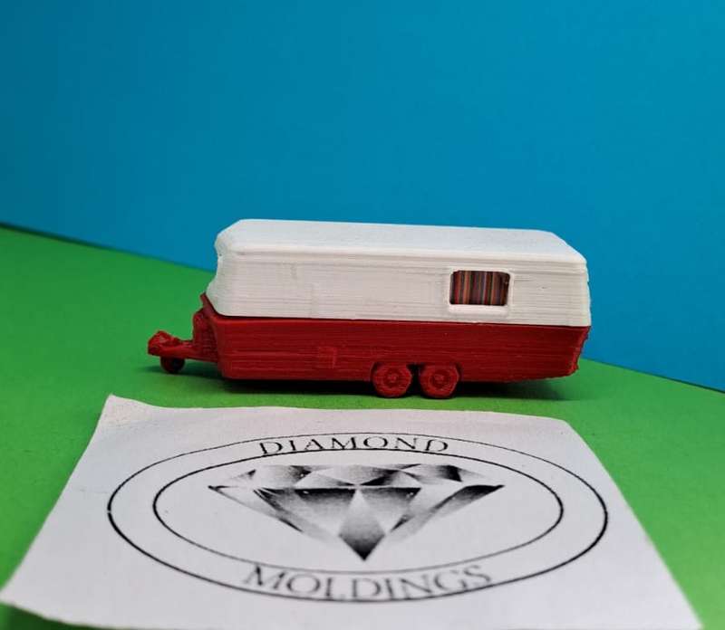 Model Trains HO 1 x Caravan Double Axis - Two tone color (Red) - 64mm x 22mm x 22mm