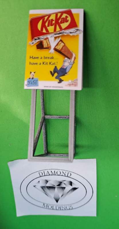 Model Trains HO 1 x Billboard 1970 + KitKat - Have a break... - 30mm x 41mm x 82mm