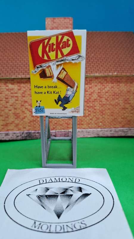 Model Trains HO 1 x Billboard 1970 + KitKat - Have a break... - 30mm x 41mm x 82mm