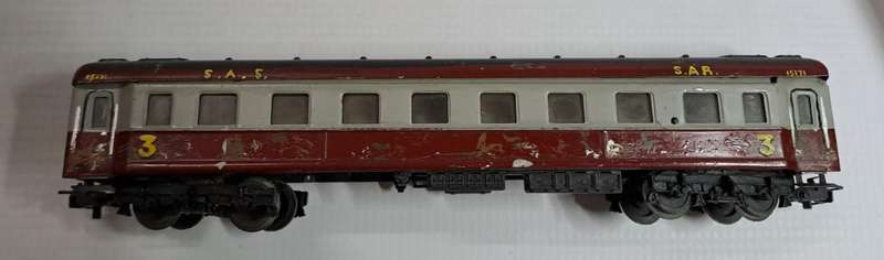 Model Trains HO 1 x Marklin 3 Class S.A.R. painted in Transkaroo colors. See pic's.