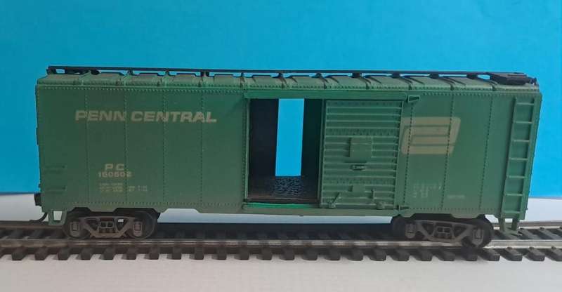 Model Trains HO 1 x Bachmann - Box Wagon - Penn Central, with metal wheels & Kadee couplers.