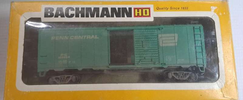 Model Trains HO 1 x Bachmann - Box Wagon - Penn Central, with metal wheels & Kadee couplers.