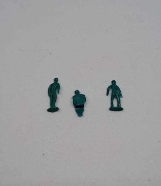 Model Trains HO 1 x Bag of 3 people. 2 x Standing & 1 x Sitting. (Unpainted)