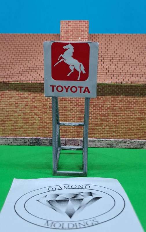 Model Trains HO 1 x Billboard 1970 + Toyota Old Logo - 30mm x 41mm x 82mm