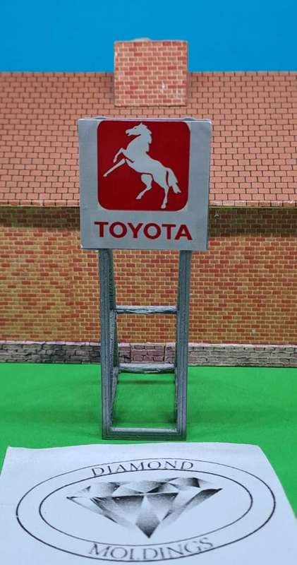Model Trains HO 1 x Billboard 1970 + Toyota Old Logo - 30mm x 41mm x 82mm