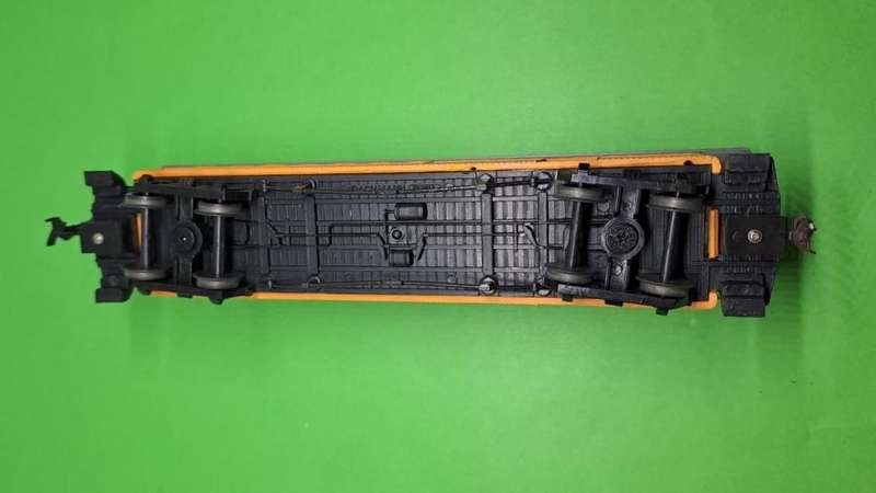 Model Trains HO 1 x Bachmann Union Pacific, with plastic wheels & 1 Horn hook 1 Kadee coupler.