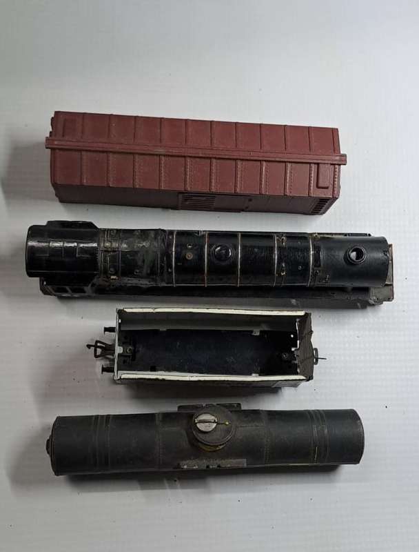 Model Trains HO 1 x Bag of Wagon, with no wheels & no couplers. (Selling as scrap)