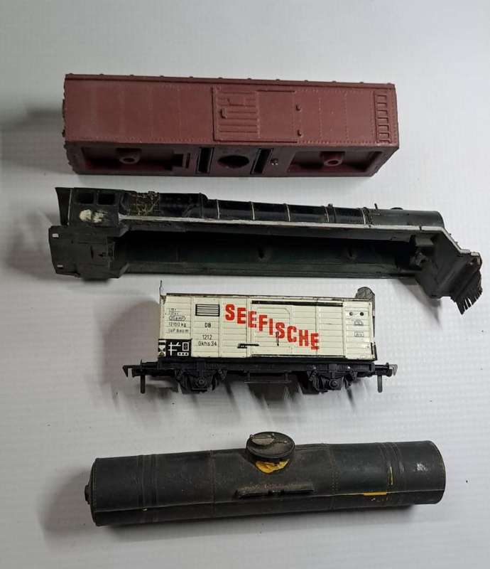 Model Trains HO 1 x Bag of Wagon, with no wheels & no couplers. (Selling as scrap)