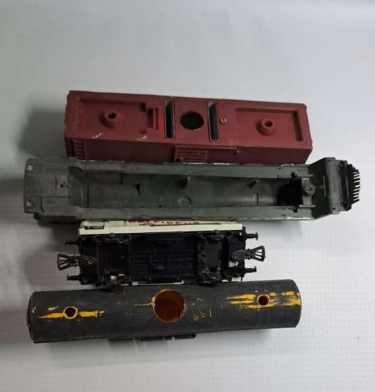 Model Trains HO 1 x Bag of Wagon, with no wheels & no couplers. (Selling as scrap)