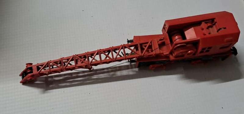 Model Trains HO 1 x Brack down Crane red, with plastic wheels & Horn hook couplers. Selling as is.