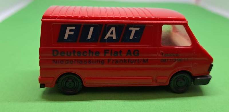 Model Trains HO 1 x Praline - Fiat 242