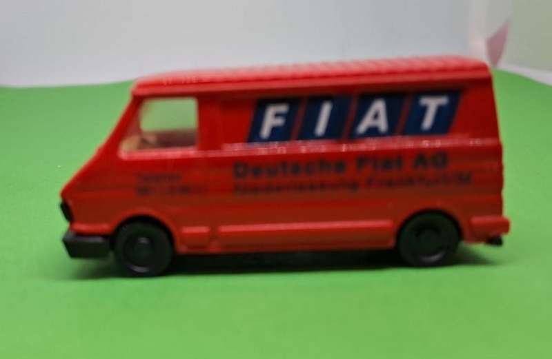 Model Trains HO 1 x Praline - Fiat 242