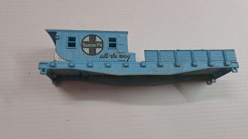 Model Trains HO 1 x Life Like Santa Fe Pacific Light car, body only no wheels & no couplers.