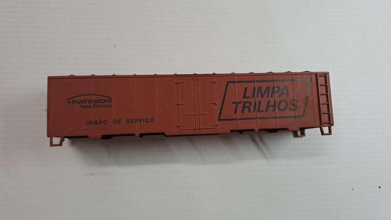 Model Trains HO 1 x Box car, with no chassis no wheels & no couplers. (Selling as scrap)