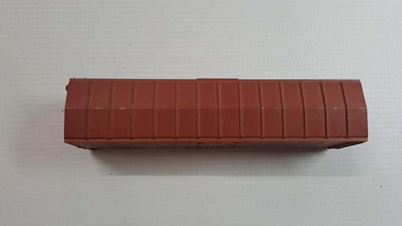 Model Trains HO 1 x Box car, with no chassis no wheels & no couplers. (Selling as scrap)