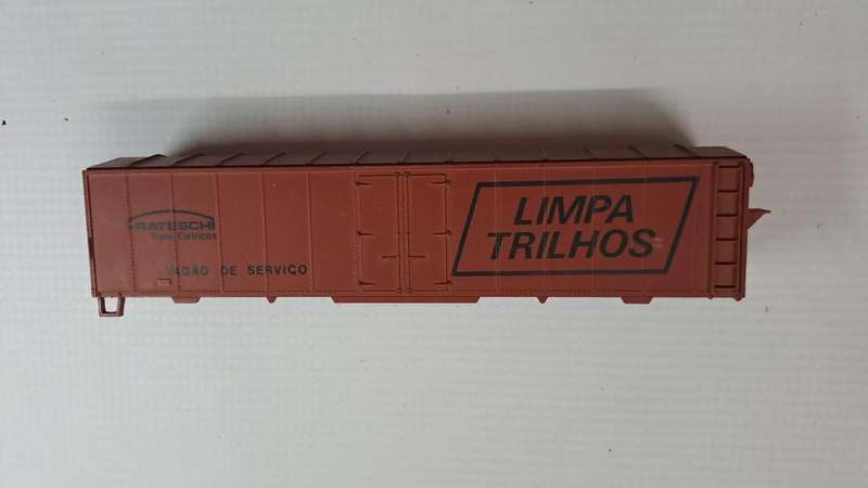Model Trains HO 1 x Box car, with no chassis no wheels & no couplers. (Selling as scrap)