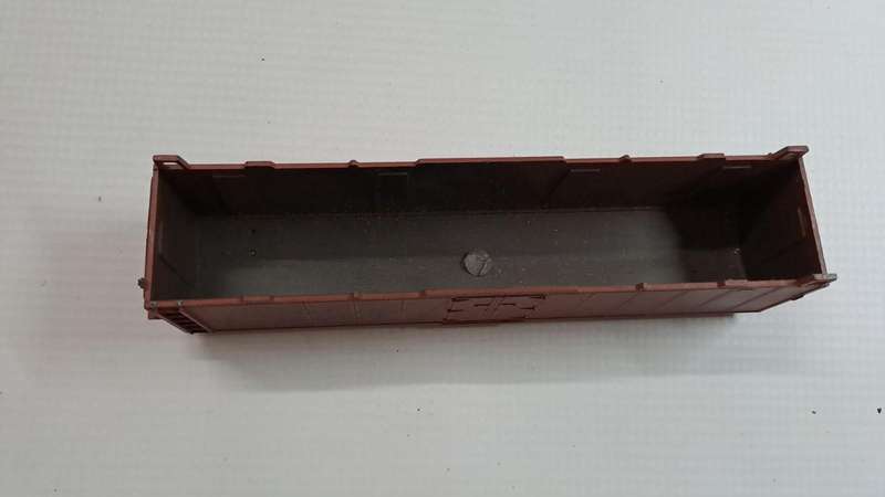 Model Trains HO 1 x Box car, with no chassis no wheels & no couplers. (Selling as scrap)