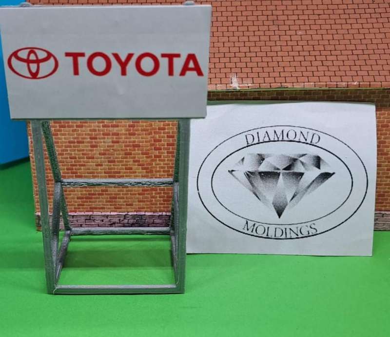 Model Trains HO 1 x Billboard 1990 + Toyota new Logo - 50mm x 41mm x 82mm