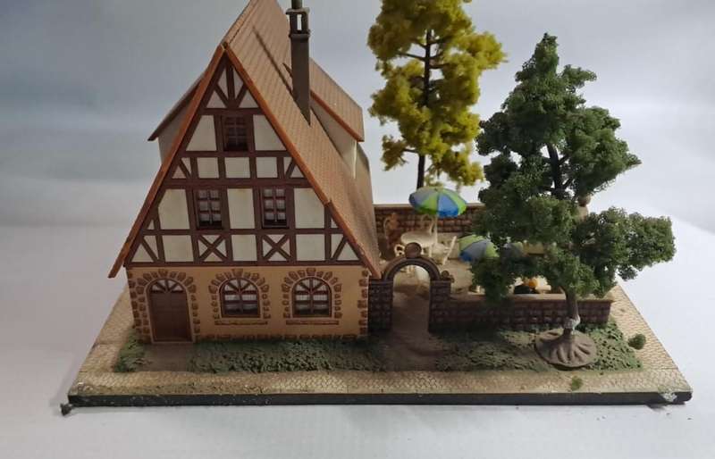 Model Trains H0-Scale - 1 Building, 10 people 10 chairs 3 benches 4 tables 2 umbrellas 1 motorbike