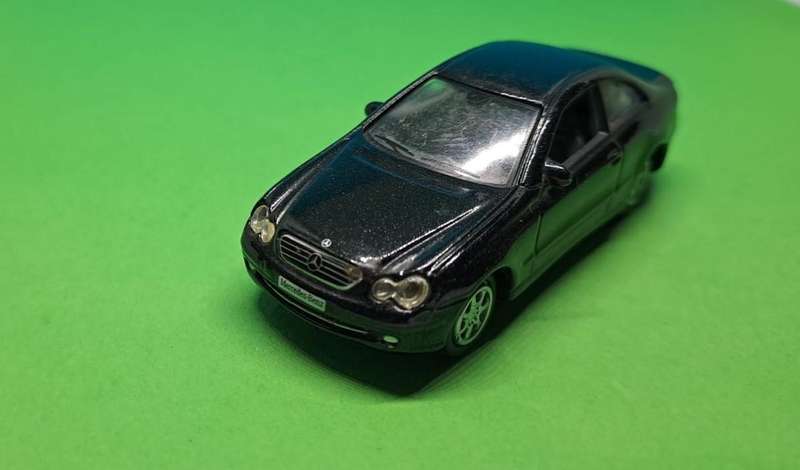 Model Trains OO-Scale 1/72 - 1 x Mercedes-Benz CLK Coupe