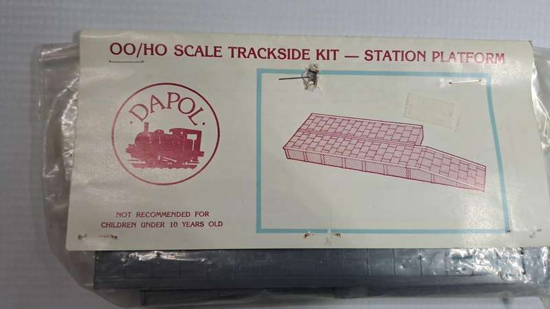 Model Trains OO/H0-Scale 1/87 - 1 x Station Platform. (See pictures)