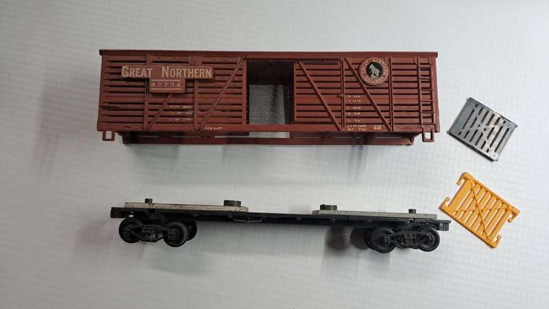 Model Trains H0-Scale - 1 x Great Northern Box Car (No couples, with plastic wheels) See pictures.