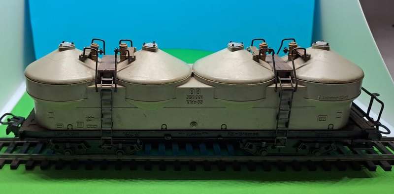 Model Trains H0-Scale 1/87 - 1 x Rivarossi  Betriebs Druck 2.5, with metal wheels & Lima couplers.
