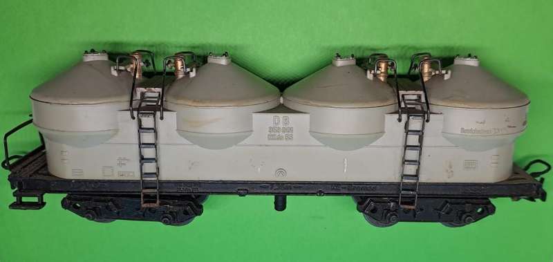 Model Trains H0-Scale 1/87 - 1 x Rivarossi  Betriebs Druck 2.5, with metal wheels & Lima couplers.