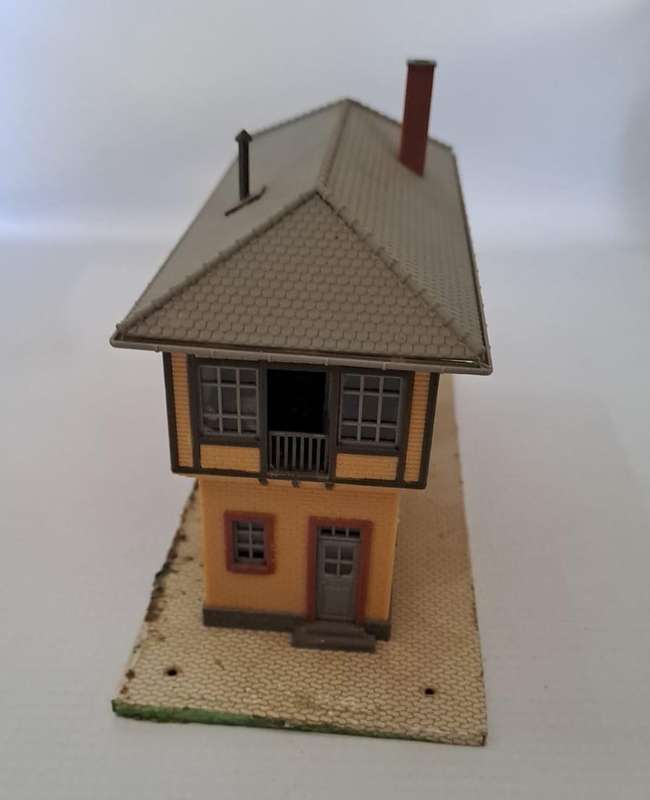 Model Trains H0-Scale 1/87 - 1 x Signal House, with furniture and light.