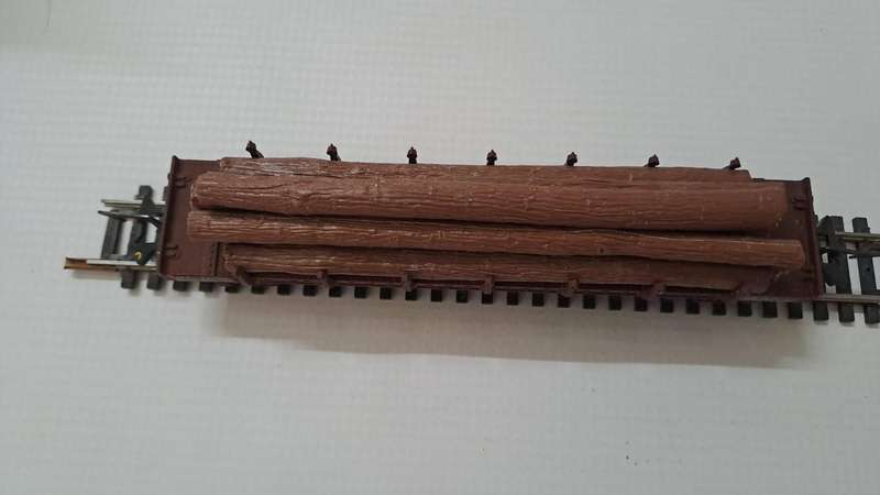 Model Trains H0-Scale 1/87 - 1 x Playcraft Low Bed with wood & D-couplers. See pictures.
